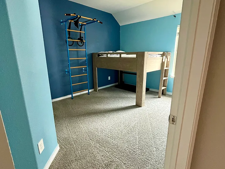 2nd bed room with closet