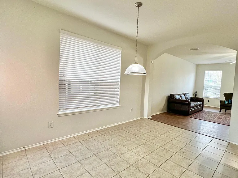 925 Jamie Dr — Photo 13