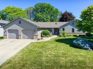 2512 W Sunnyview Cir, Appleton, WI 54914