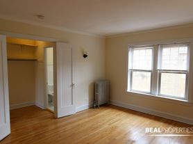 2112 W Ainslie St, Chicago, IL