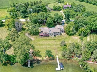1548 N Dousman Rd, Oconomowoc, WI 53066