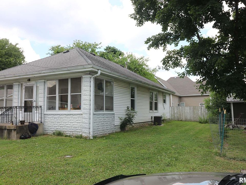 1st image of 412 E Marion St