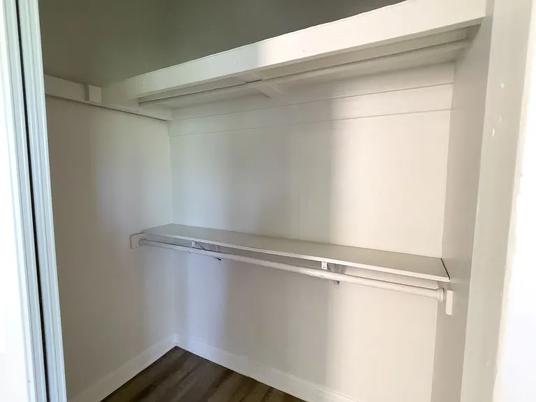 258 S Kenmore Ave — Photo 9