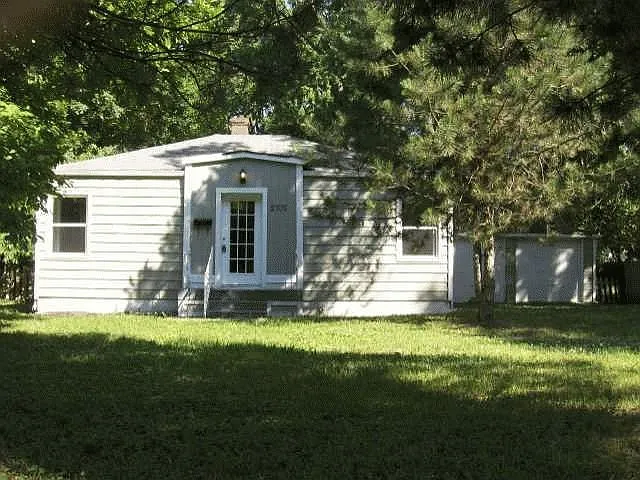2302 E 69th St photo 1