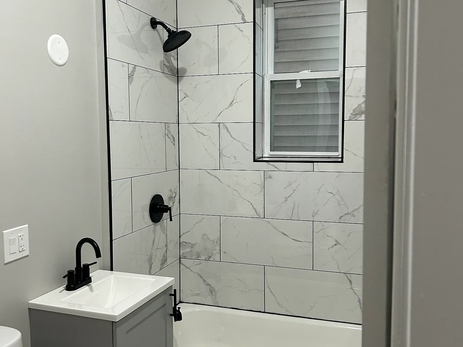 3 bed, 990 sqft, $1,800 — Photo 4