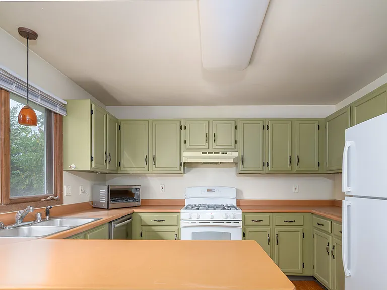 13 Keighley Cir — Photo 4