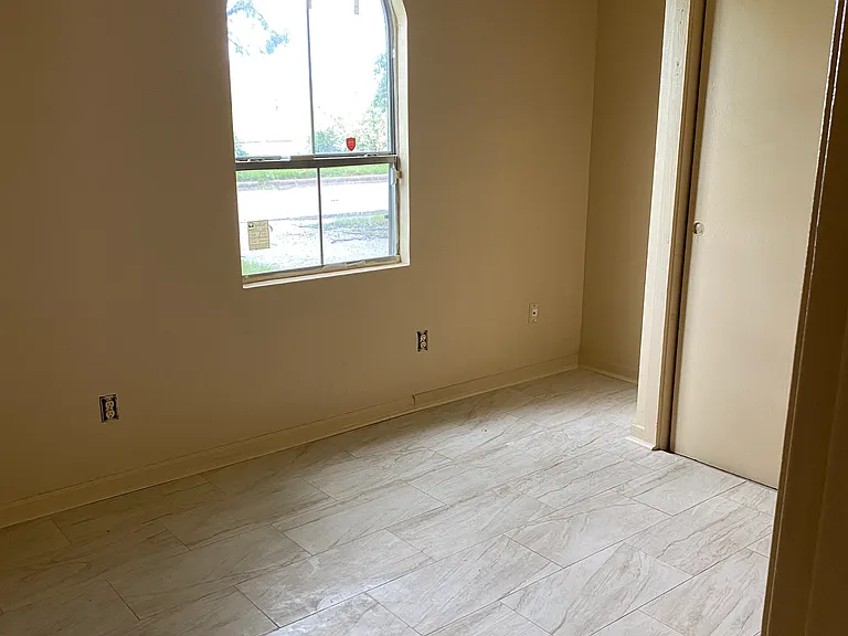 4852 Bethume Dr — Photo 2