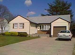 506 Farmranch Rd E, Bethpage, NY 11714