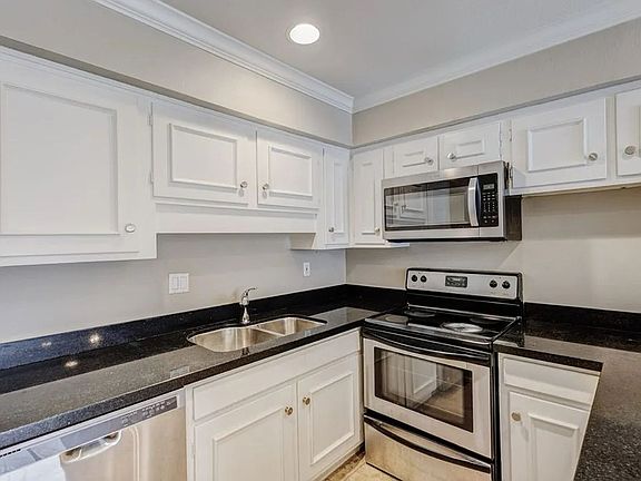 3rd image of 5315 Fleetwood Oaks Ave APT 260