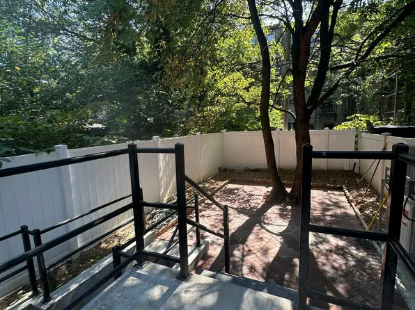 710 Lexington Avenue image 1 of 18