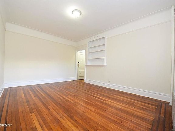 2nd image of 3056 30th St APT 4J