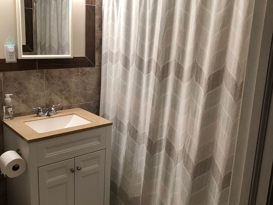 1st image of 409 W 90th St