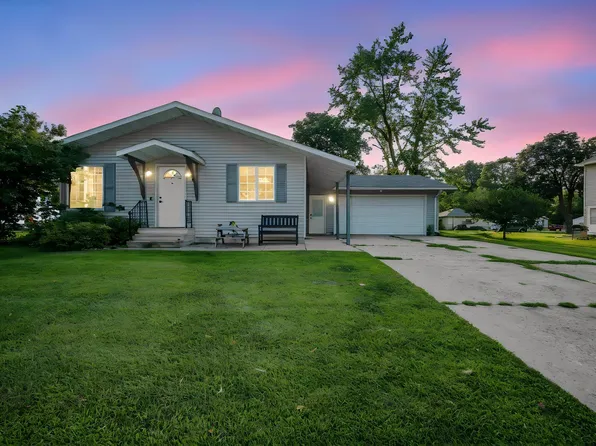 808 7th St S, Saint James, MN 56081