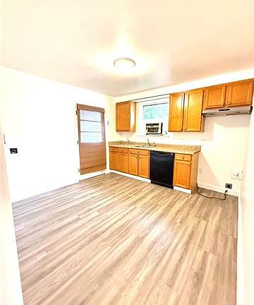 3rd image of 945 Helios Ave