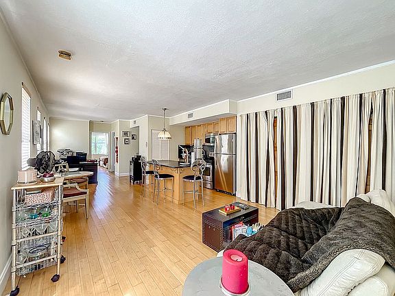 2nd image of 1008 Jefferson Ave APT 205