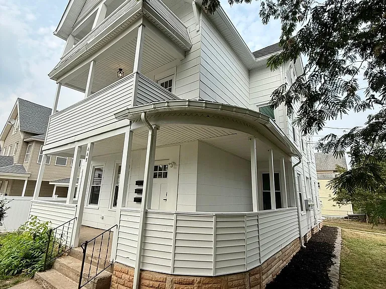 449 Stanley St #2 — Photo 3