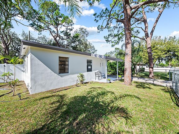 4th image of 801 NW 16th Terrace