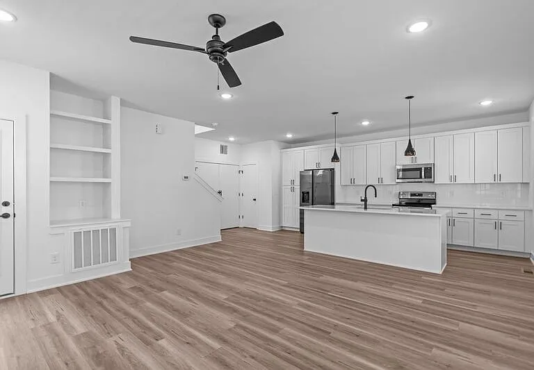 1316 E Lenoir St — Photo 16