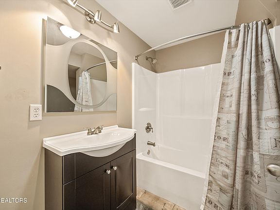 33rd image of 3521 Montlake Dr