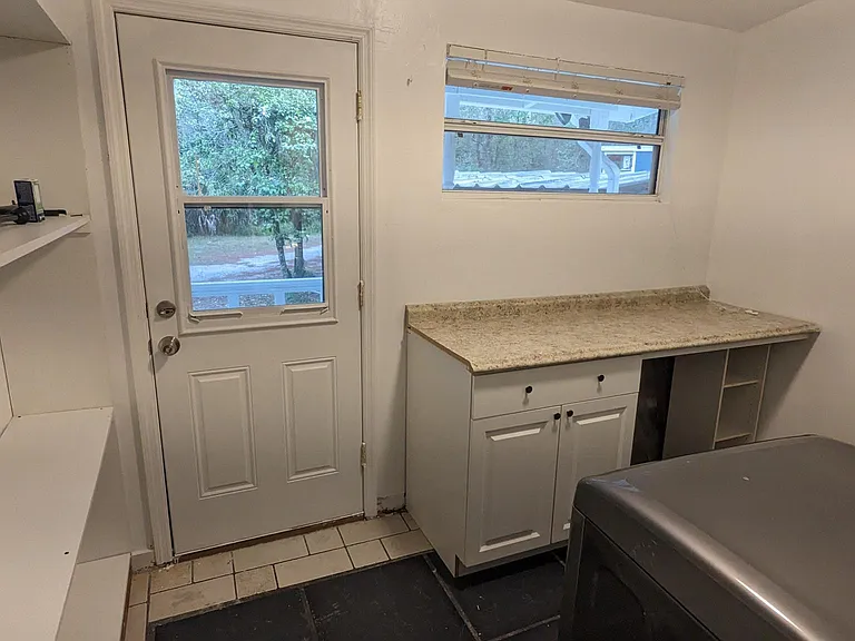 3190 Howard Ave — Photo 19