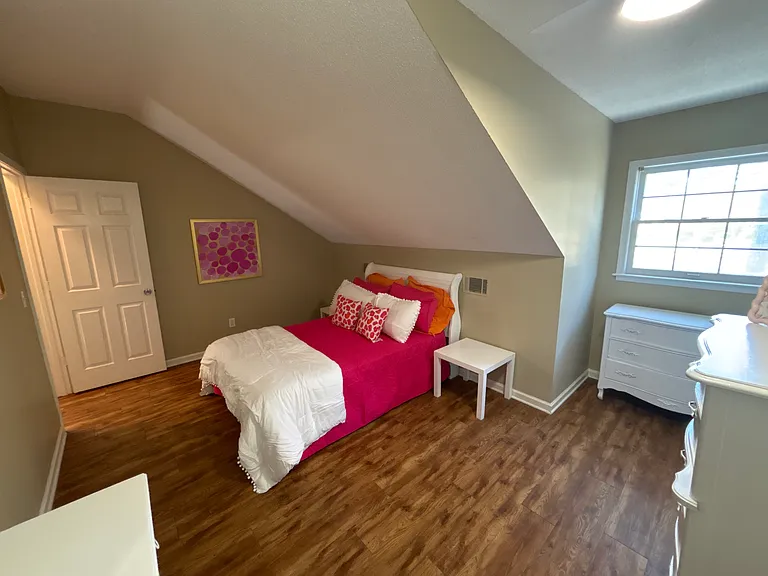 73 Hawthorne Apts — Photo 13