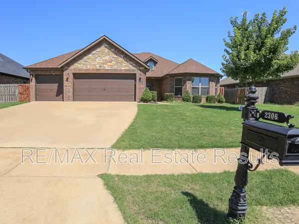 2306 SW Cadwell Ave, Bentonville, AR 72712