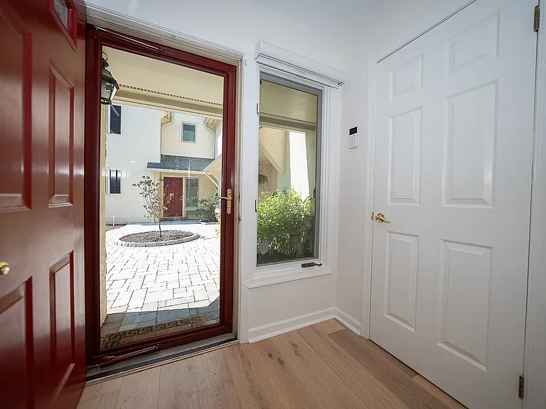 116 Montrose Ave #H — Photo 3