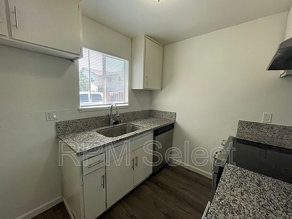 5th image of 2318 Church Ave #1