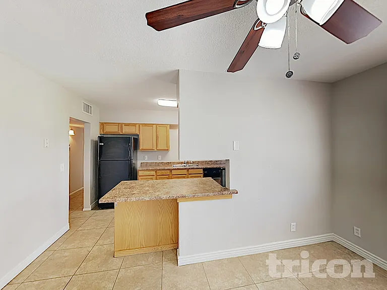 667 W Ivanhoe St — Photo 8