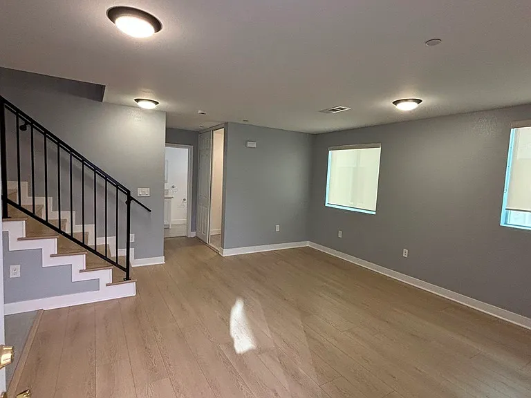 1319 1/2 S Westmoreland Ave — Photo 3