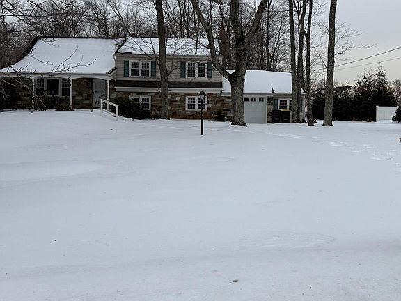 2nd image of 2344 Oakfield Rd