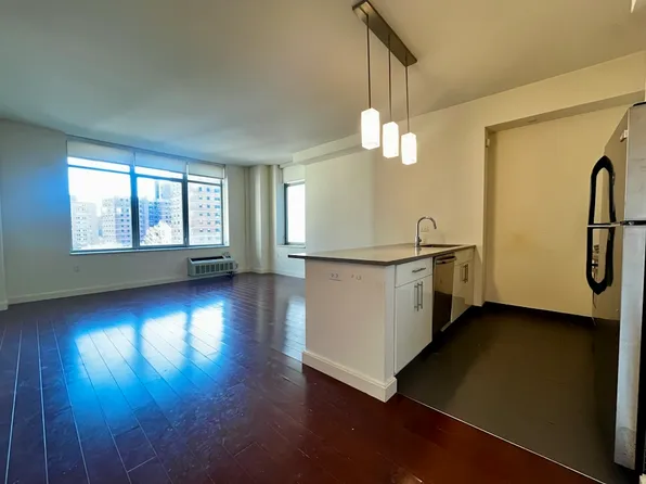 81 Fleet Place image 1 of 15