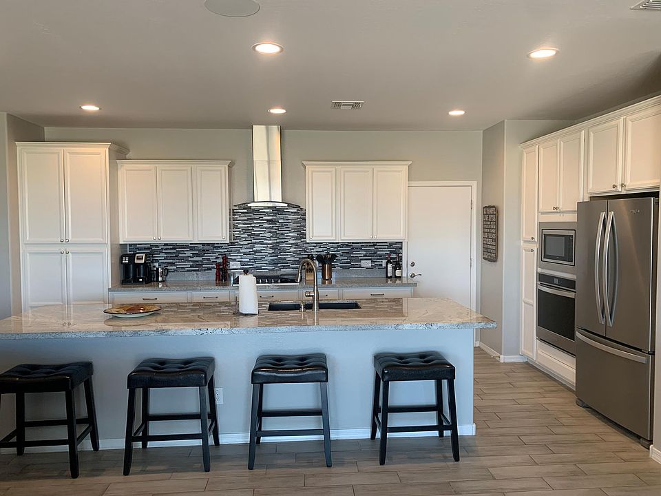 Gourmet kitchen