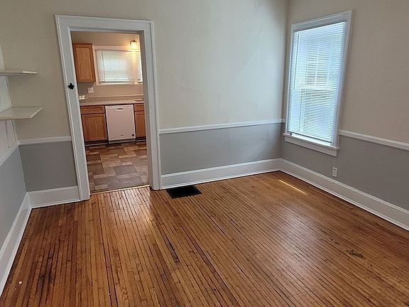 4th image of 1600 University Ave