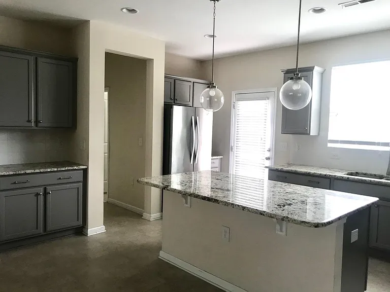 1411 Regents Ln — Photo 9