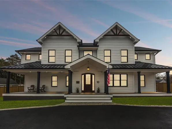 10 Humphrey Lane, Blue Point, NY 11715