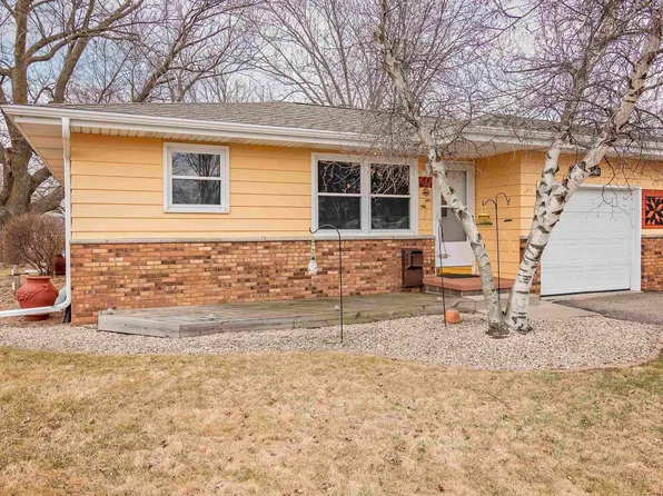 687 Dunn Ave, Oregon, WI 53575
