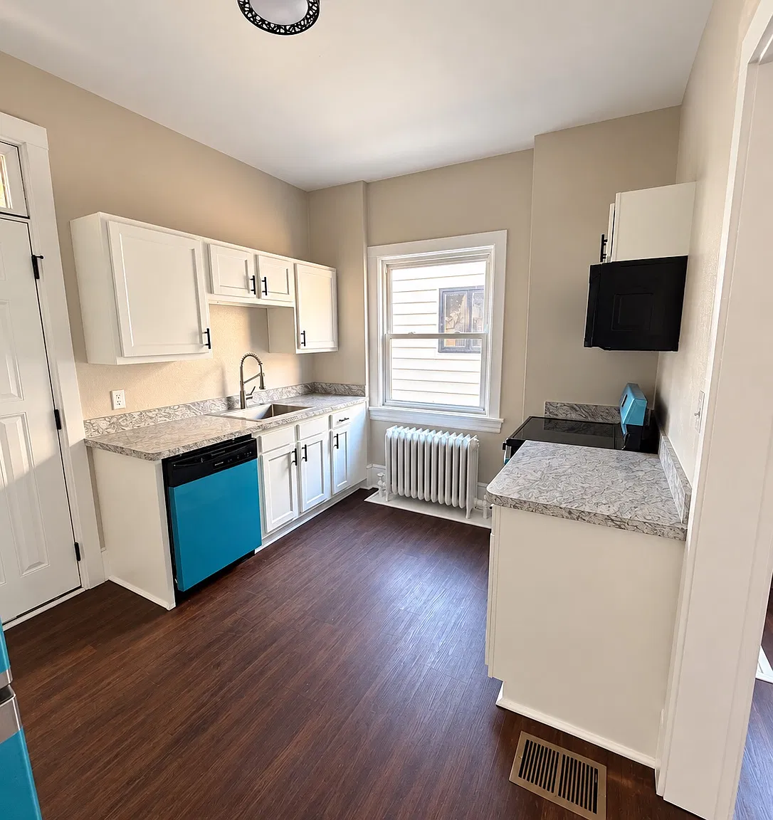 2 bed, 1100 sqft, $1,250 — Photo 1