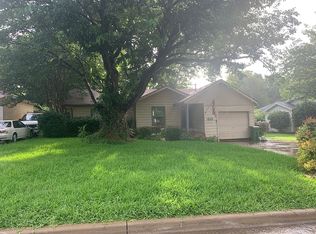 414 Circle Dr, Arlington, TX 76010