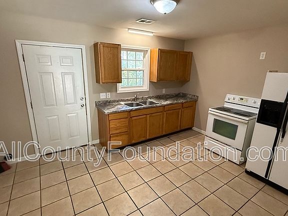 4th image of 5651 Parana St #A