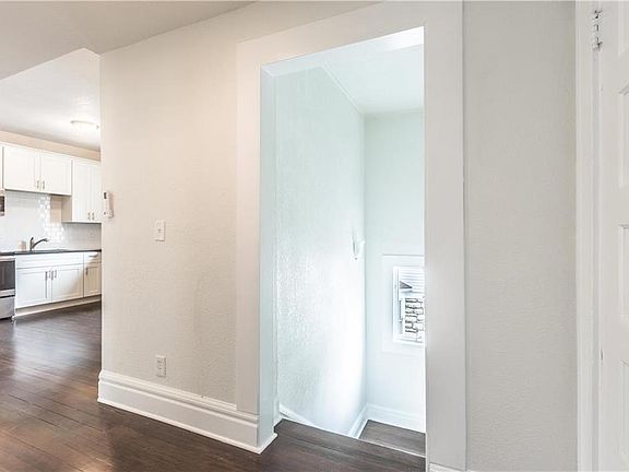 2nd image of 4018 Harrison St #2