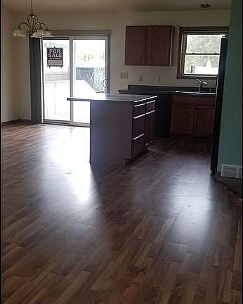 5th image of 956 E Taft St