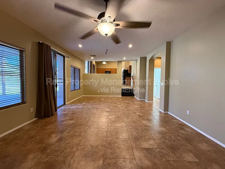 8014 W Pima St — Photo 11