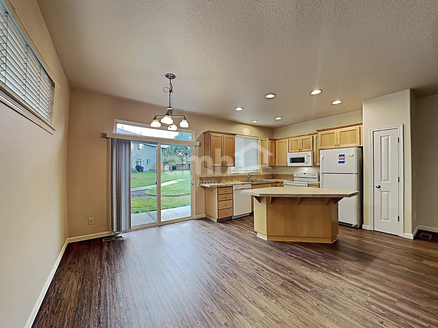 3 bed, 2.5 bath, 1521 sqft, $2,660 — Photo 4