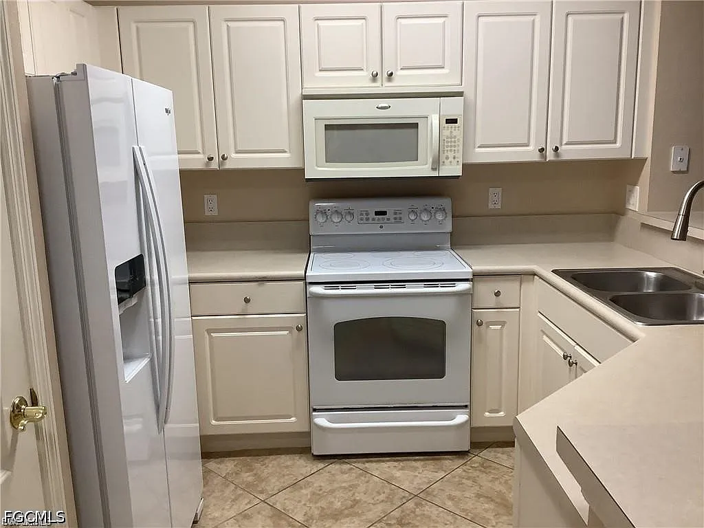 2 bed, 2.5 bath, 1445 sqft, $1,700 — Photo 2