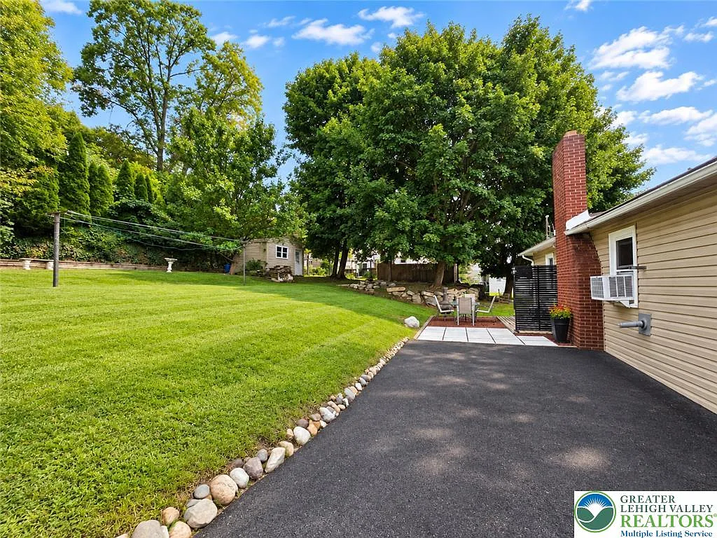 3 bed, 1.0 bath, 1092 sqft, $1,980 — Photo 4