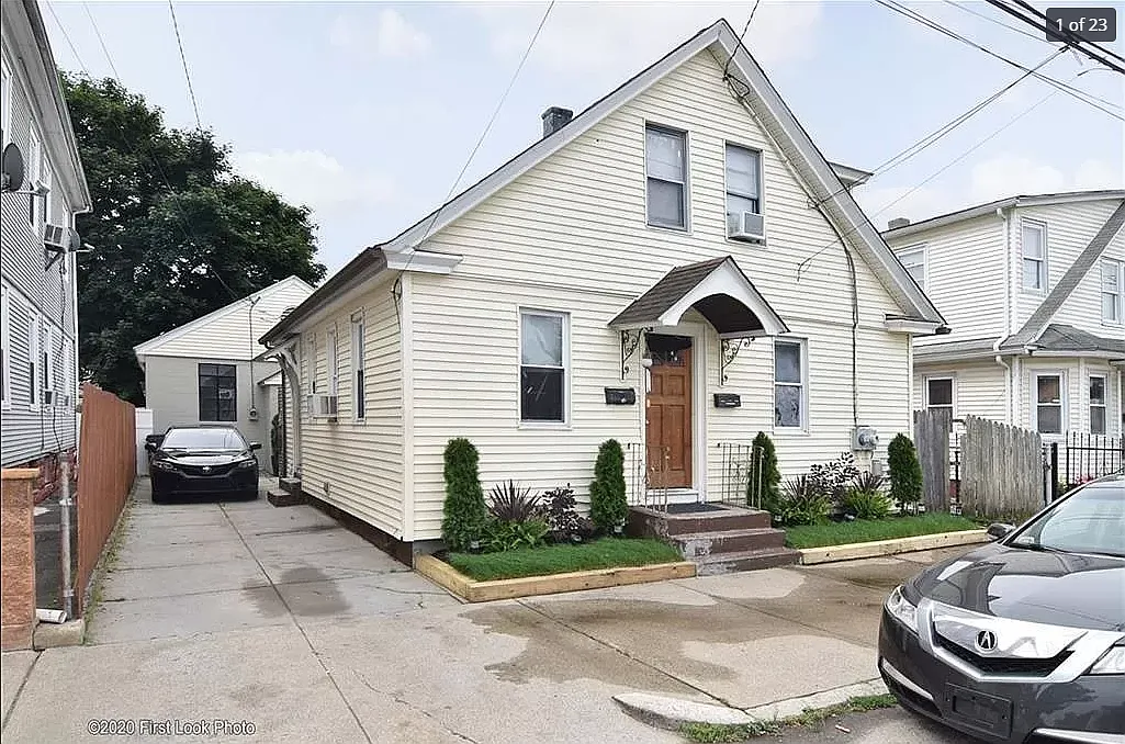 2 bed, 900 sqft, $1,900 — Photo 1