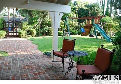 5th image of 17429 Tarzana St