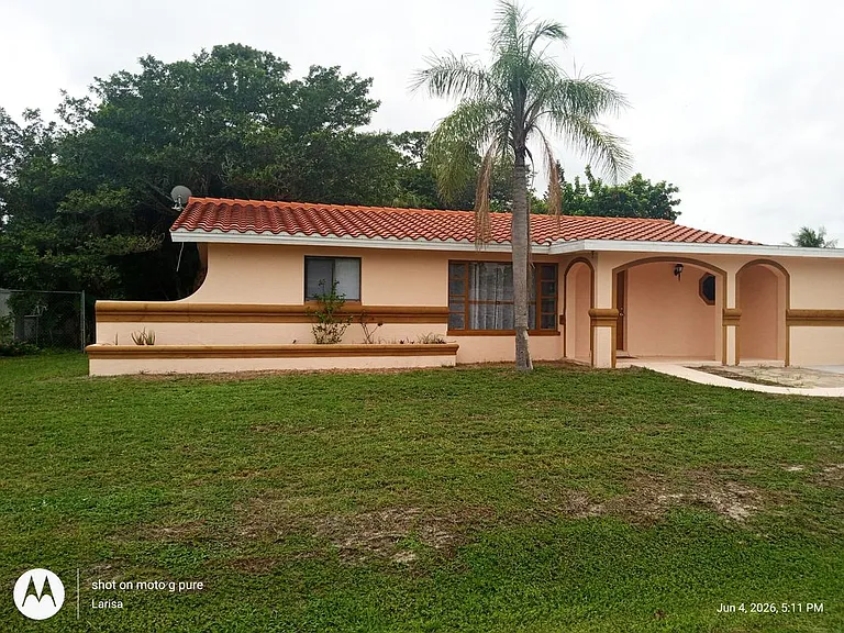 1439 Glick Dr — Photo 2