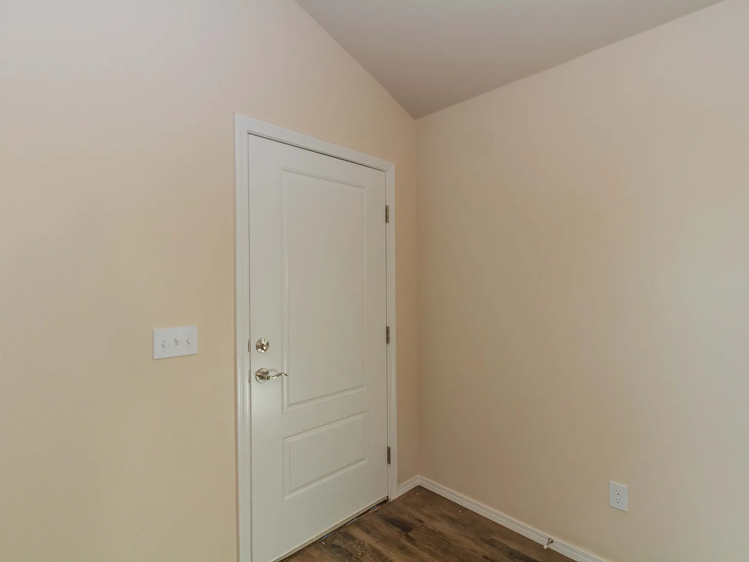 3 bed, 1400 sqft, $2,350 — Photo 3